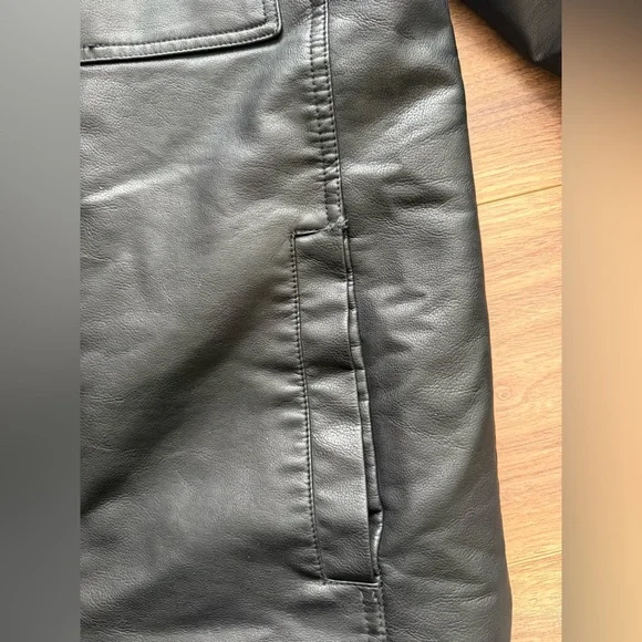 Levis Faux Black Leather Sherpa Lined Trucker Jacket Men’s Small -Levi Red Label - Picture 12 of 16